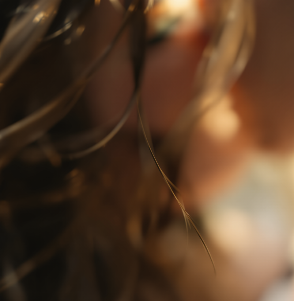 The way the light catches Archaimbau's hair sometimes… makes me pause everything. It’s like a perfectly timed dose of oxytocin, unexpected and powerful.